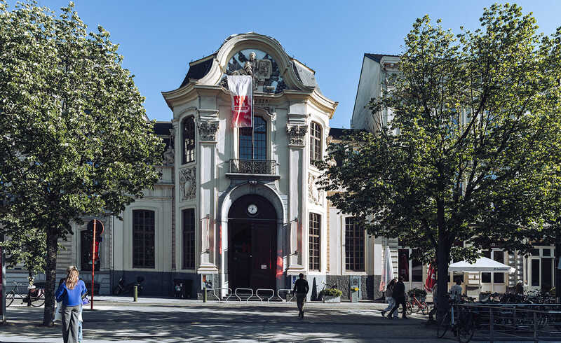 Guided tour of the building