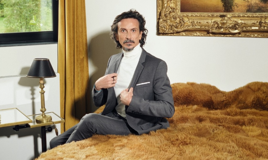 ARNAUD TSAMÈRE Tous contraints